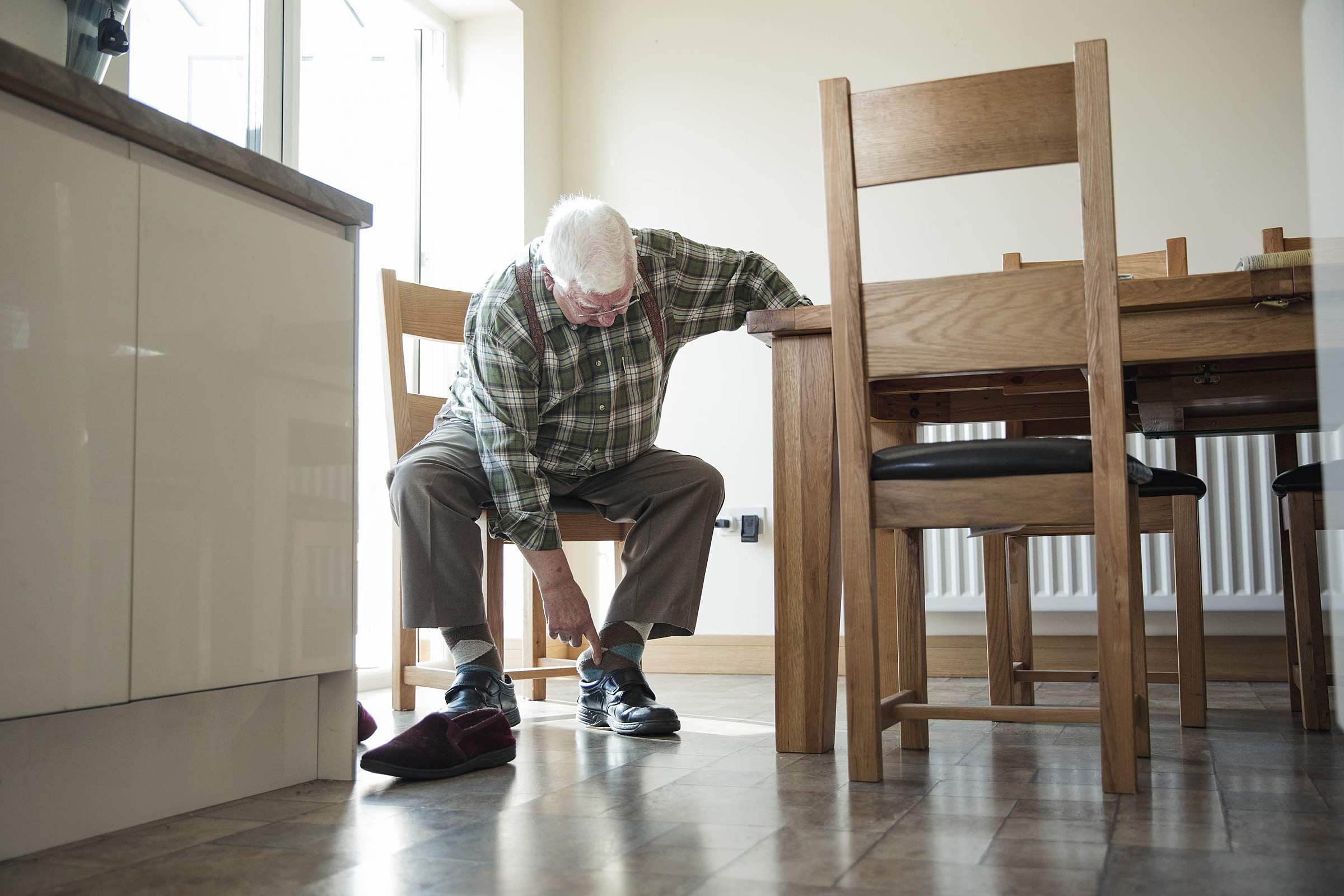 Os Benefícios dos Tênis Ortopédicos para Idosos: Alívio de Dores, Maior Conforto e Estilo