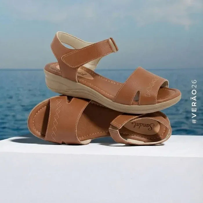 Par de sandálias ortopédicas femininas Helora marrom